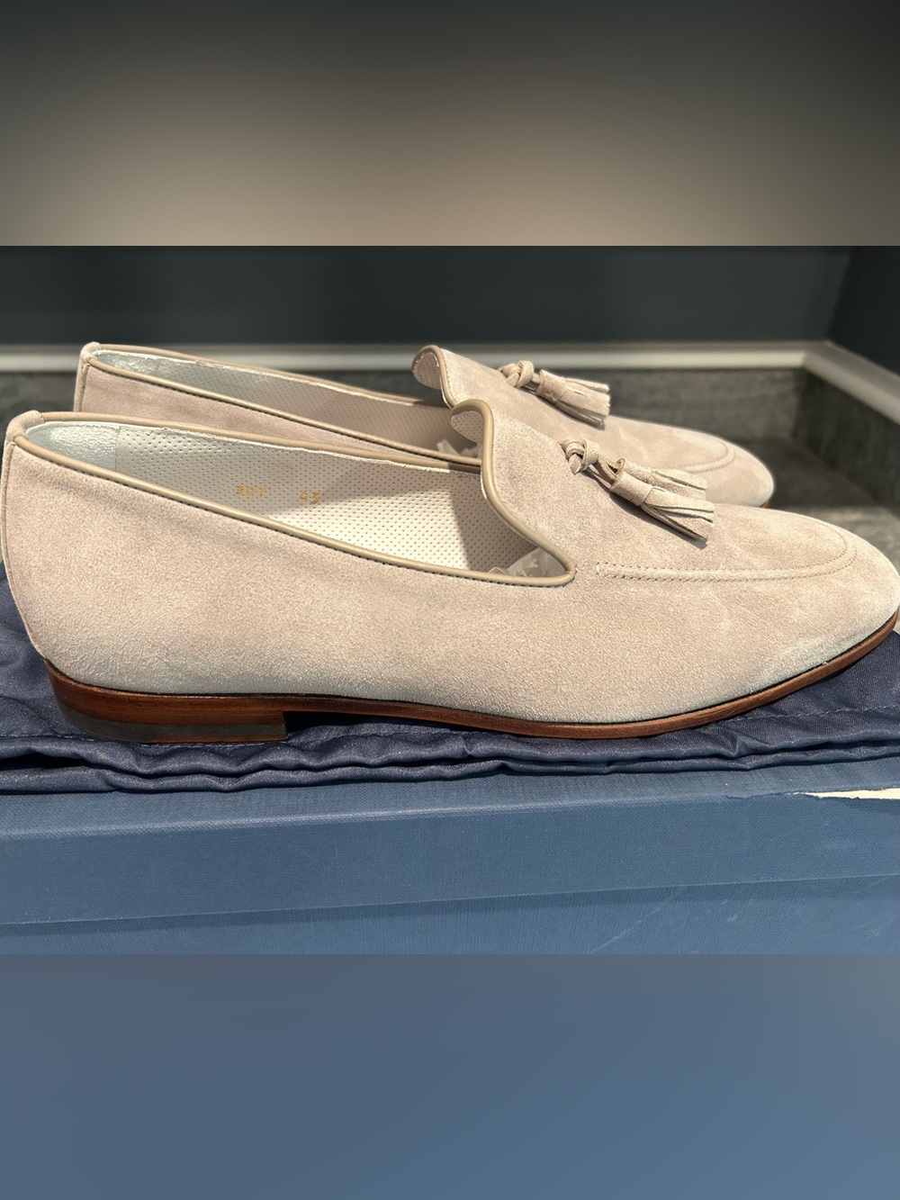 NWT Scarosso ‘Flavio’ Taupe Suede Tassel Loafers Size 43/US10